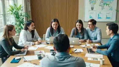 Gruppo di giovani professionisti seduti insieme in un ufficio moderno mentre discutono e condividono idee